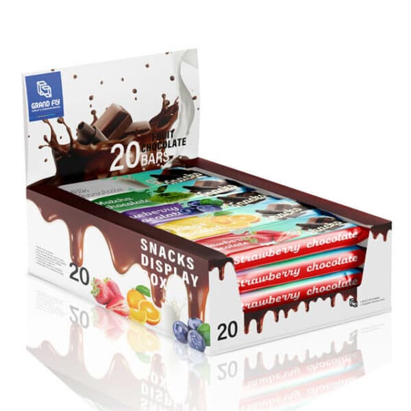 Muestre la caja de presentación de dulces personalizada blanca llena de dulces desde el ángulo lateral