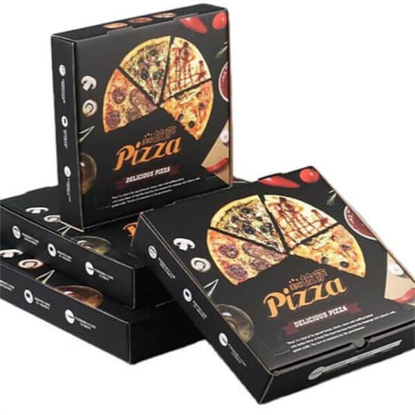 покажите кучу черных складных картонных коробок в стиле пиццы с принтом на заказ