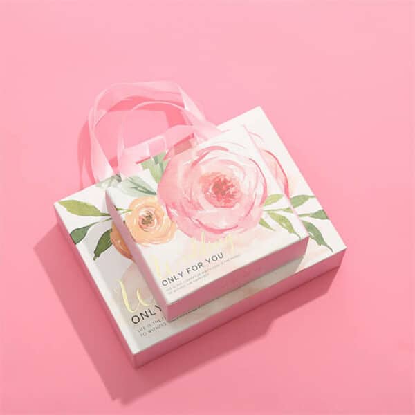 mostrar dos cajas rígidas de cajones deslizantes de regalo de ropa de lujo personalizada rosa apiladas una encima de la otra