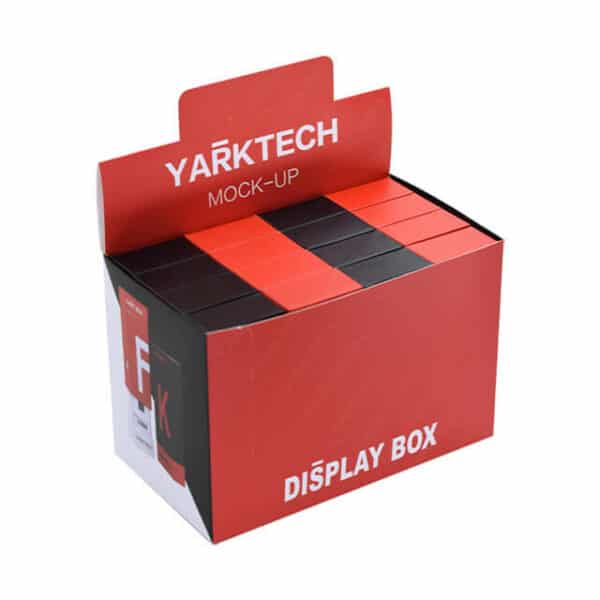 Rodyti vienos raudonos perdirbamos kartoninės prekystalio dėžutės priekinę dalį, pilną gaminių šoniniu kampu