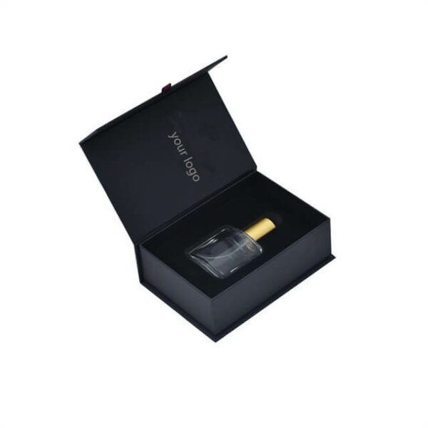parodykite pritaikytos prabangios matinės juodos spalvos magnetinės atverčiamos kvepalų dovanų dėžutės vidų su kvepalų buteliuku