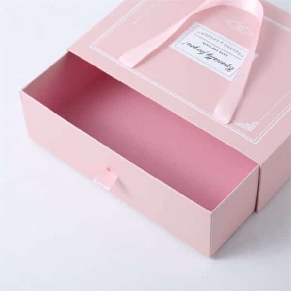 Muestre el interior de la caja rígida del cajón deslizante de regalo de ropa de lujo personalizada