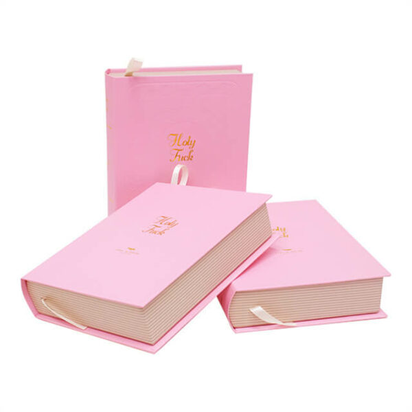 rodyti tris pasirinktines prabangias rožinės spalvos kartonines magnetines knygų stiliaus dėžutes