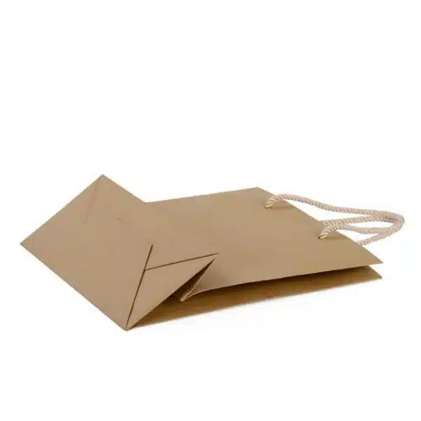 prikazati prilagođenu primarnu boju kraft papirnate vrećice s užadnim ručkama u sklopivom stanju