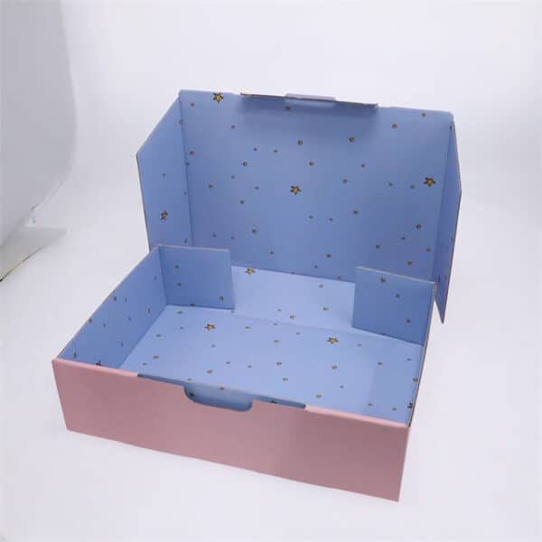 display the unfolded custom color printed roll end tuck top box
