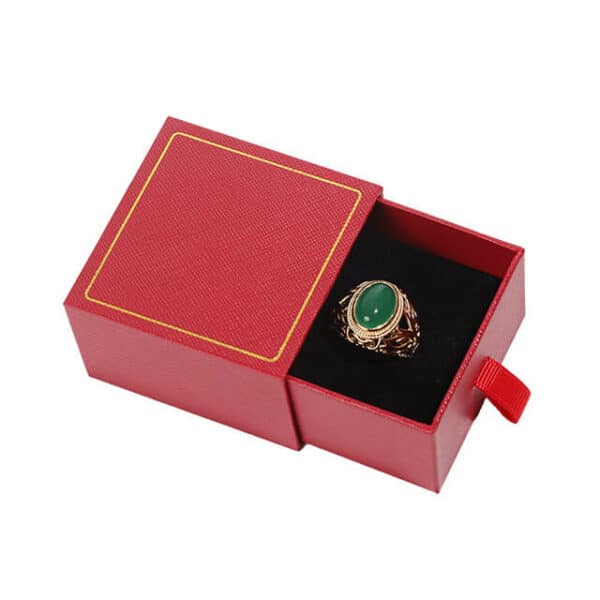 прикажете една црвена кутија за фиоки со прилагодени картонски прстени со прстен внатре