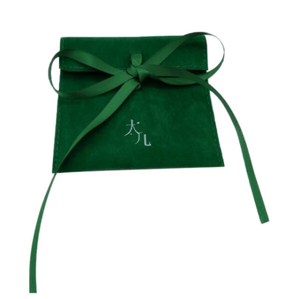 prikažite prednju stranu jedne zelene središnje torbice za špagu prilagođene baršunaste omotnice