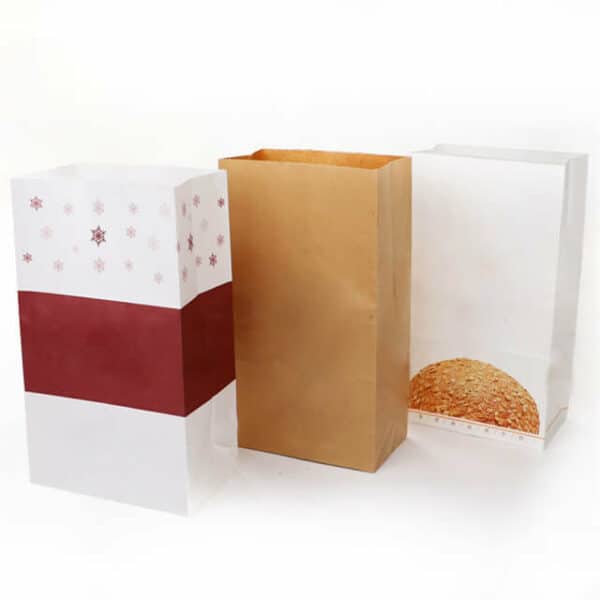 izložiti tri prazne prilagođene SOS papirnate vrećice za pakiranje kruha
