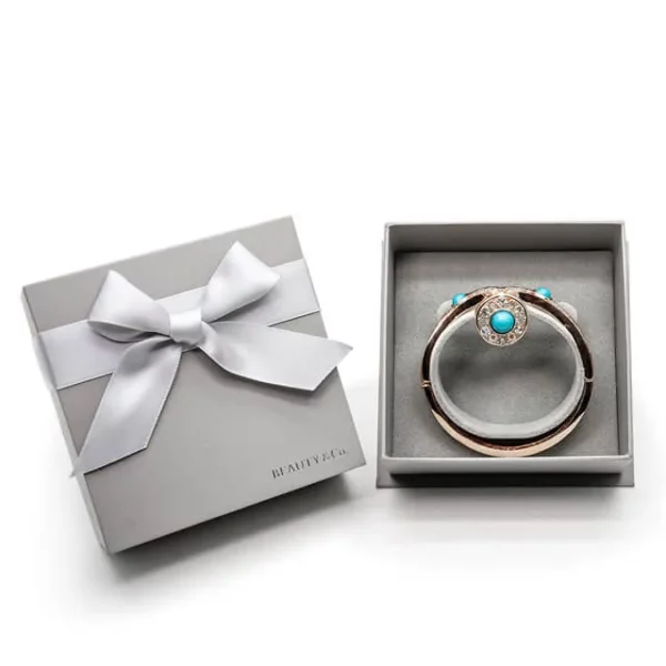 izložite jednu kutiju za narukvicu od poklon kutija za nakit po narudžbi sa srebrnim poklopcem