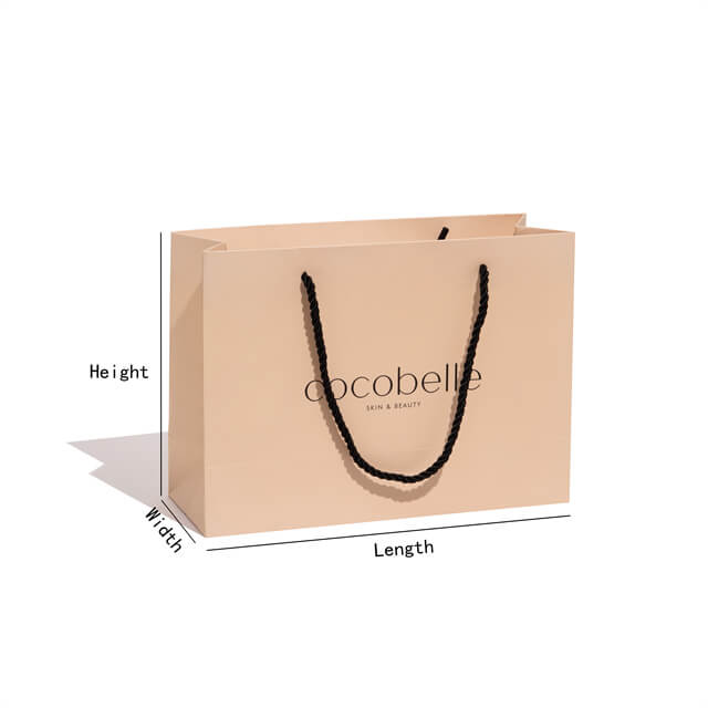 една прилагодена хартиена кеса за пазарење означена со должина, ширина и висина