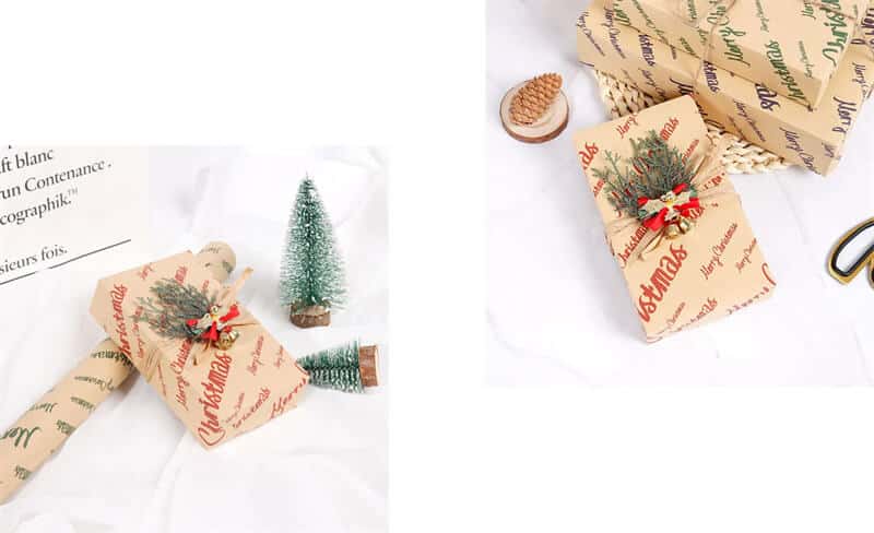 неколку подароци завиткани со хартија за завиткување по нарачка и украсени со новогодишни украси
