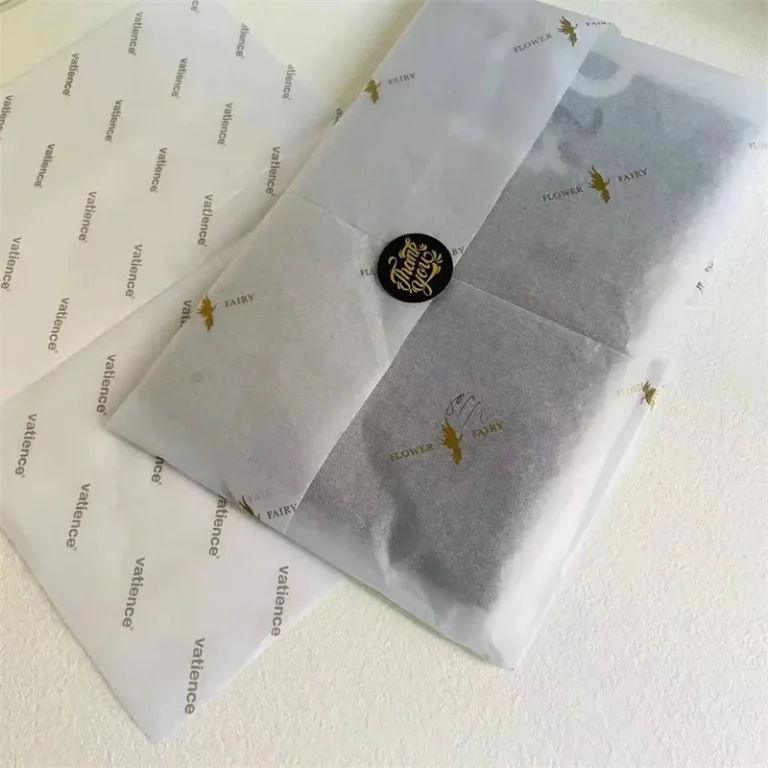 აჩვენეთ ტანსაცმლის მთელი პაკეტი, რომელიც შეფუთულია ტანსაცმლის ქსოვილის ქაღალდით