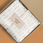 აჩვენეთ სხვა დიზაინის სასაჩუქრე ქაღალდი, რომელიც შეფუთულია საფოსტო ყუთში, მორგებული ლოგო ბარათით