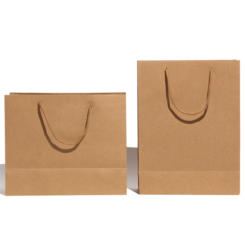 Zeigen Sie die Vorderseite der benutzerdefinierten Kraftpapiertüte mit Seilgriff
